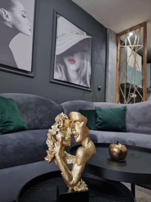 Marilyn Lux Apartment